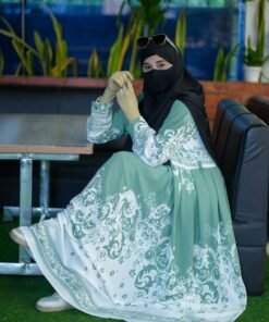 Alternative view of Gown 003